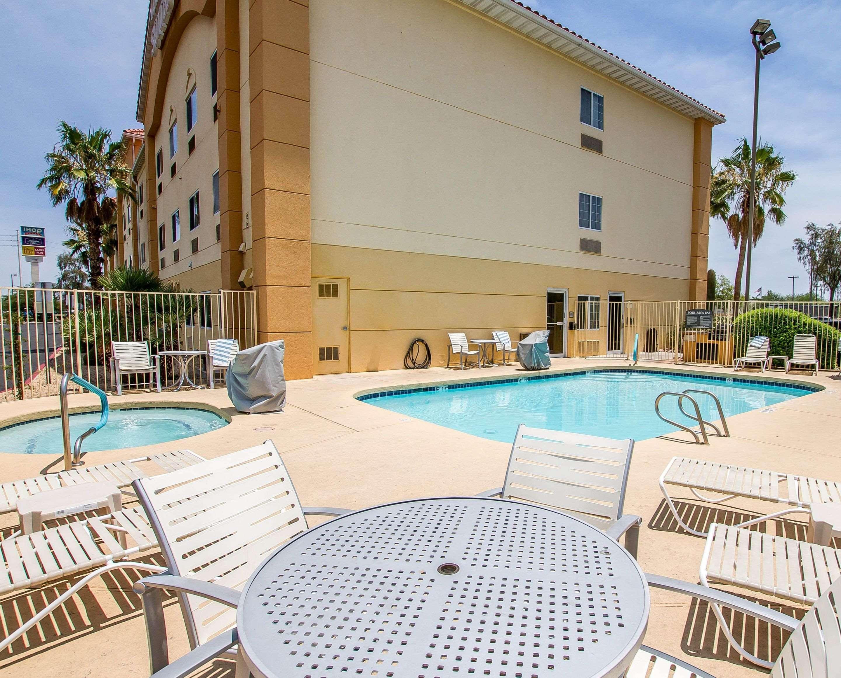 Comfort Suites Peoria Sports Complex Экстерьер фото