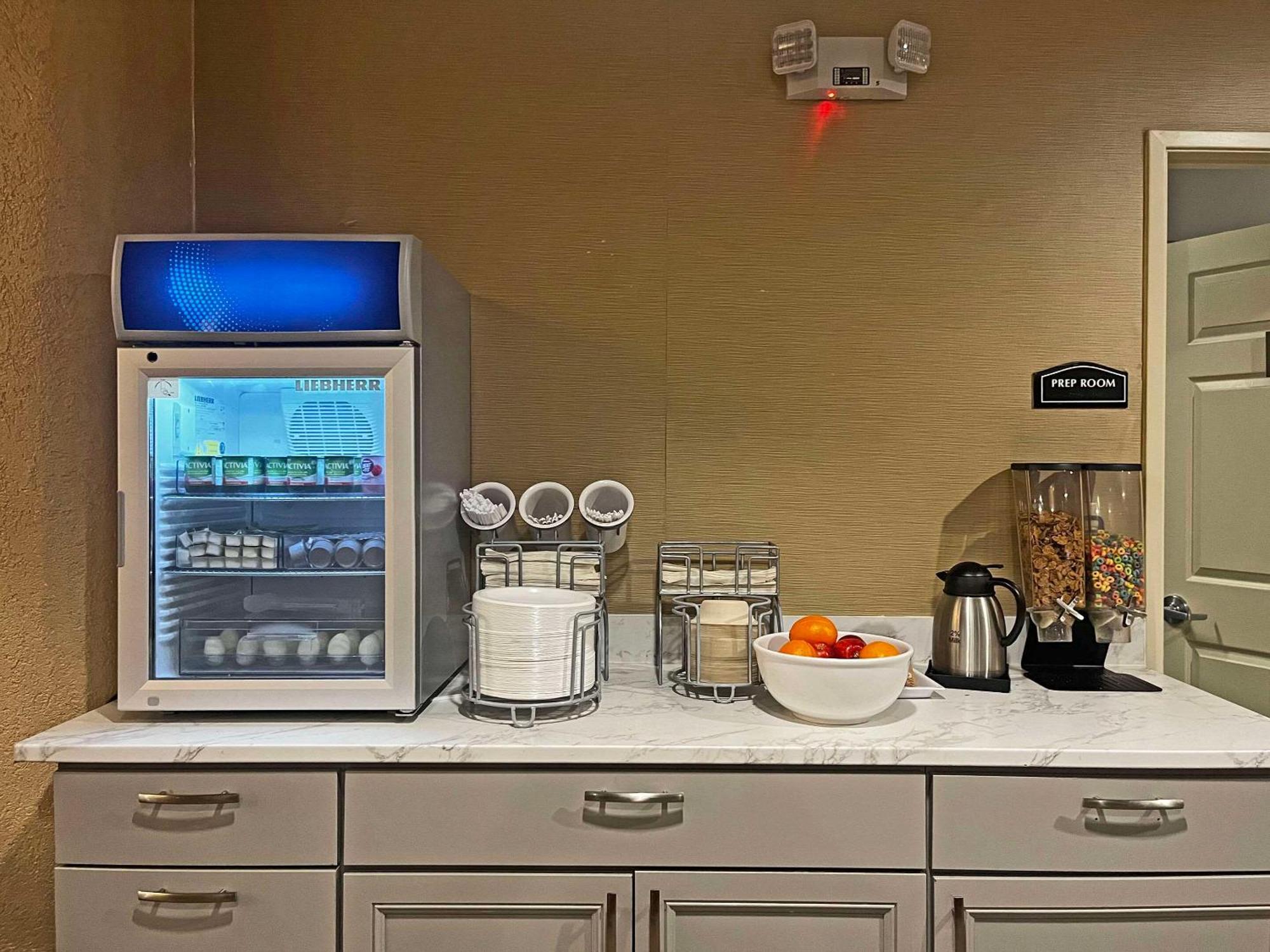 Comfort Suites Peoria Sports Complex Экстерьер фото