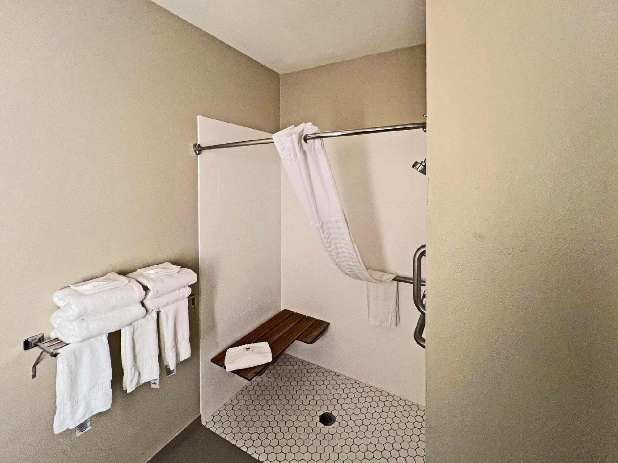 Comfort Suites Peoria Sports Complex Экстерьер фото