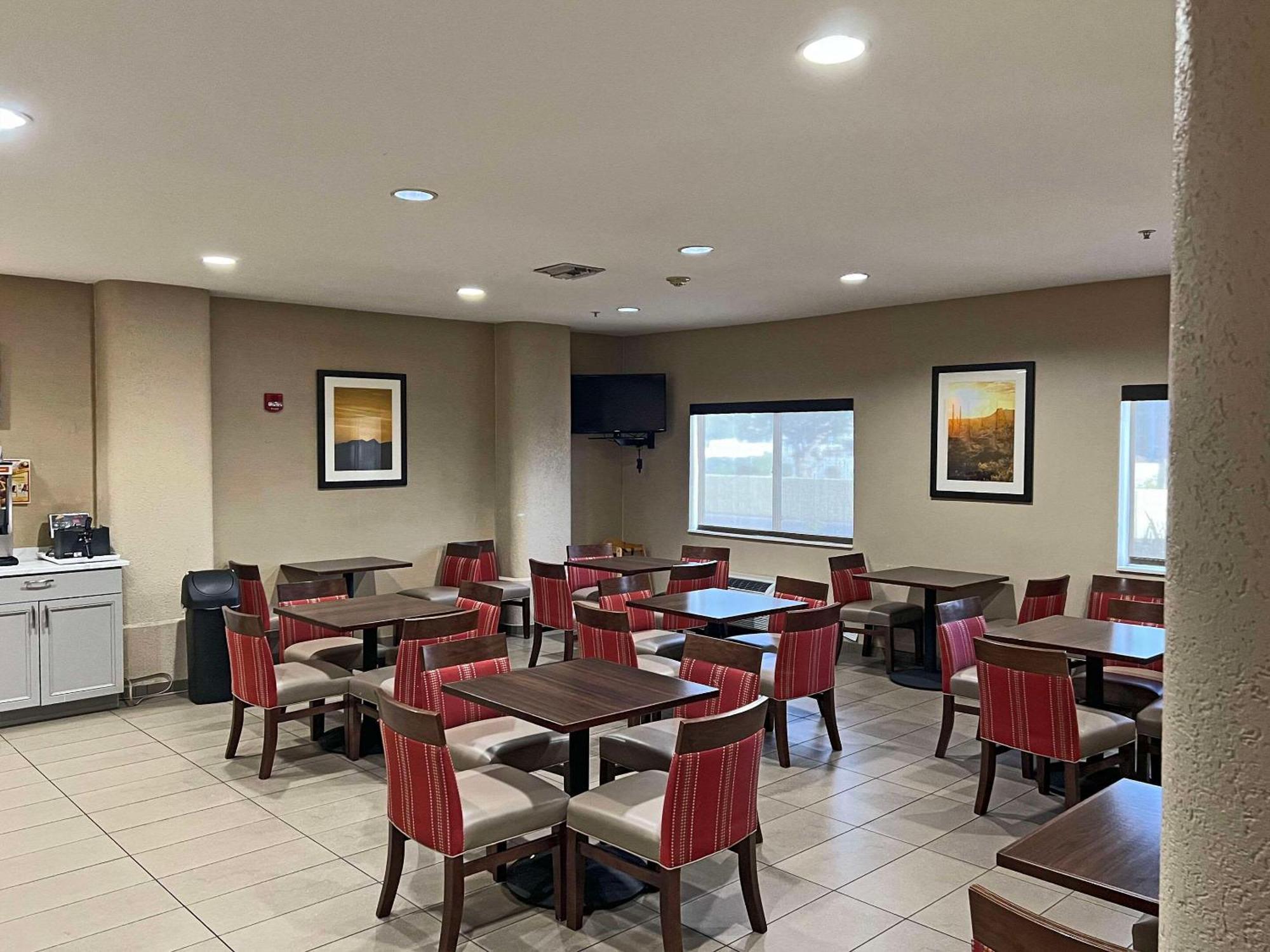 Comfort Suites Peoria Sports Complex Экстерьер фото
