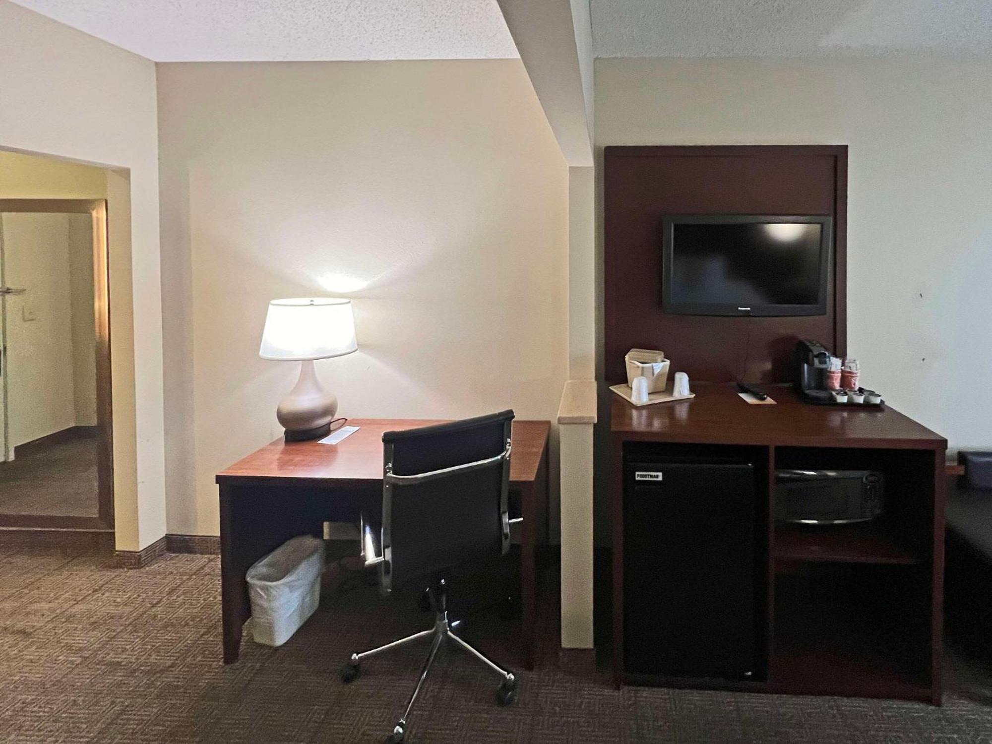Comfort Suites Peoria Sports Complex Экстерьер фото