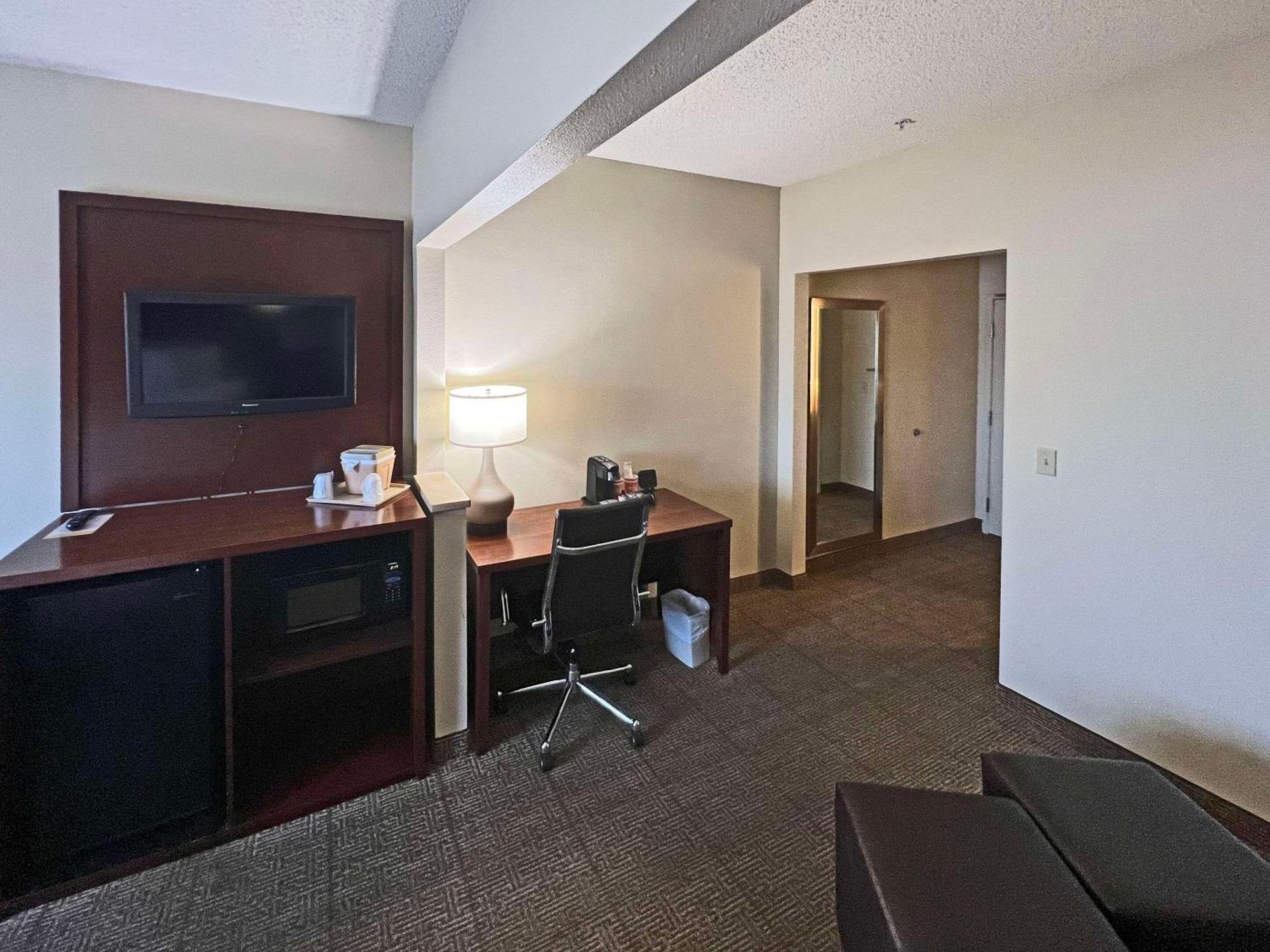 Comfort Suites Peoria Sports Complex Экстерьер фото